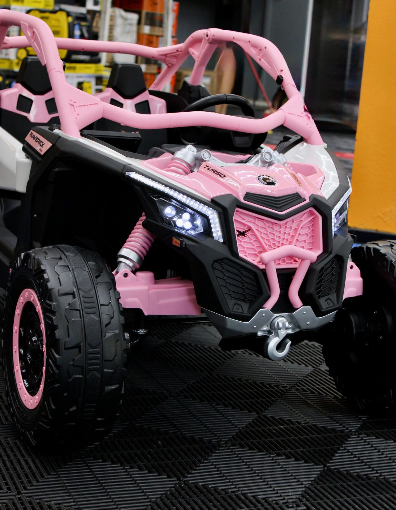 Can-Am Maverick UTV Licensed – Carrito Eléctrico Infantil 24V