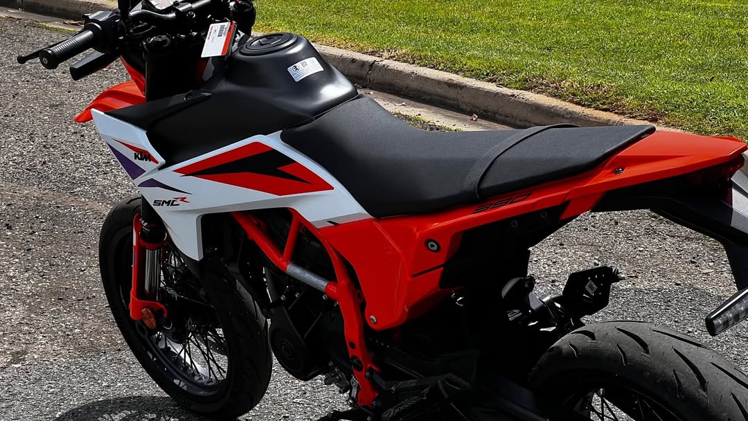 2025 KTM 390 SMC R