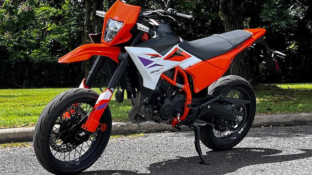 2025 KTM 390 SMC R