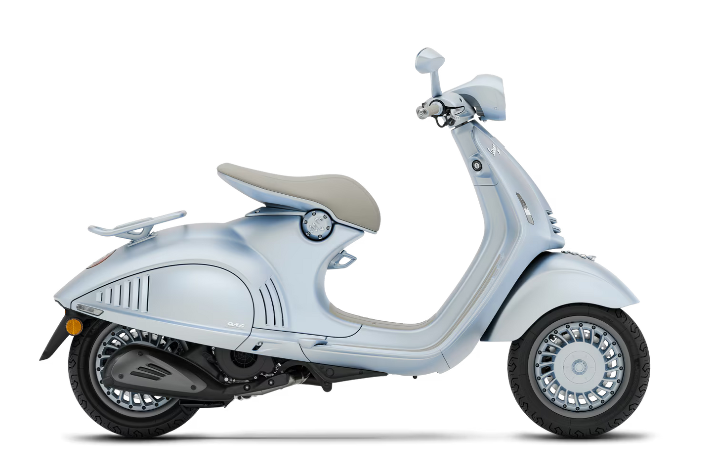 Vespa 946 Snake 150